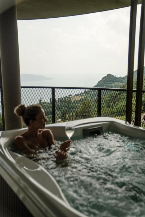 stroblhof lake garda