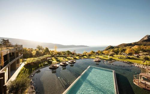 stroblhof lake garda