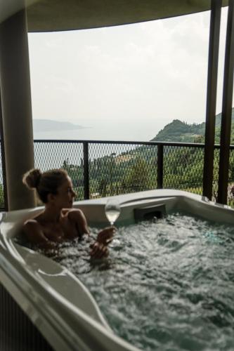 stroblhof lake garda