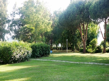 residence with pool in luni mare