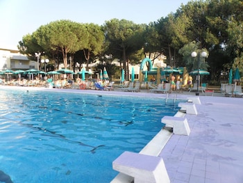 Residence With Pool In Luni Mare,,0 star