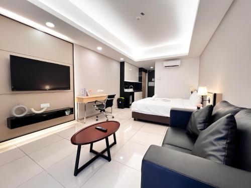 Grand Ion Delemen By Manhattan Group,,3 star