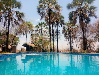 Royal South Luangwa Safaris Lodge,,4 star