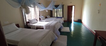 royal south luangwa safaris lodge