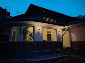 Thuru Sewana Villa,,3 star