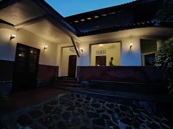 Thuru Sewana Villa,,3 star