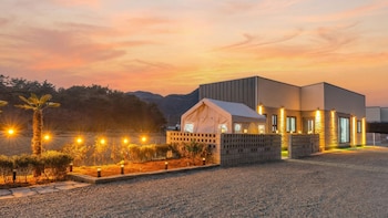 Goseong Hoostay Caravan Pension,,3 star
