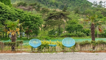 goseong hoostay caravan pension