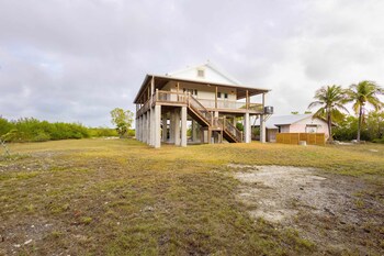 Starlight Serenity - Hideaway W Stunning Views,,2 star