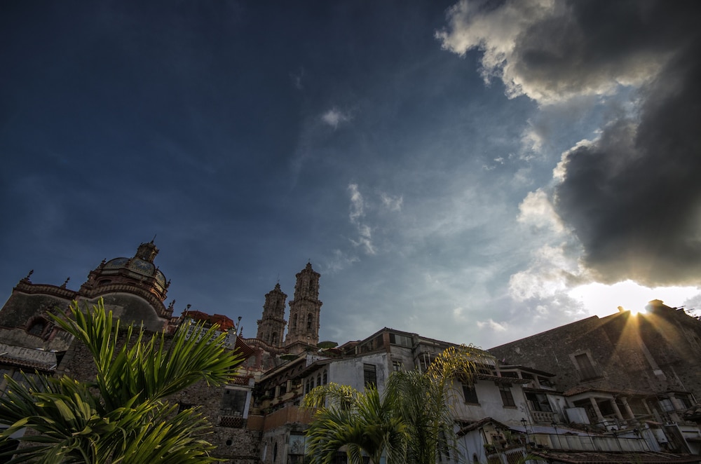 hotel los arcos