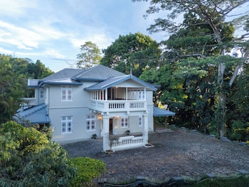Mount Frenion Manor By Seven Angels,,3 star