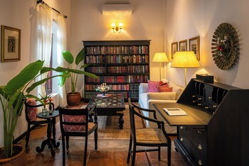 Writer's Lodge By Ishq,,4 star
