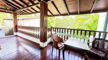 galle catamaran villa