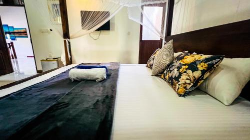 galle catamaran villa