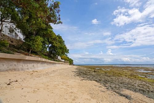 dive spot asia and brumini beach resort