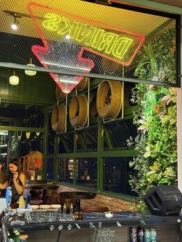 1995s hostel