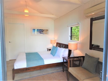 Palm Bay Resort,Hamilton Island>>Cape Conway,4 star