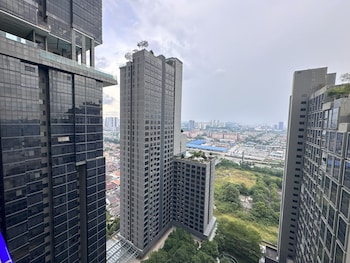 spacious duplex oasis icon city