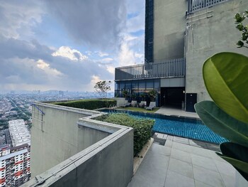 spacious duplex oasis icon city