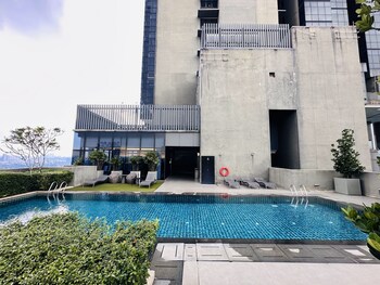 spacious duplex oasis icon city
