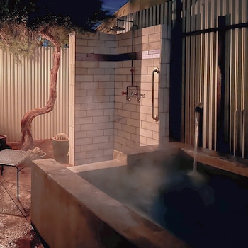 Hoosier Hot Springs & Inn,,2 star