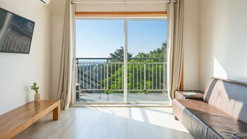 Ganghwa Raube Pet-Friendly Pension,,3 star