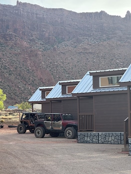 arches hut