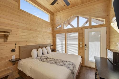 arches hut