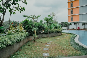 luxury 2br apartment at pejaten park residence with bathtub