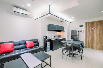 luxury 2br apartment at pejaten park residence with bathtub