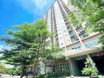 warm and homey 2br at podomoro golf view apartment