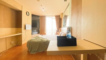 cozy and minimalist studio apartment mangga dua