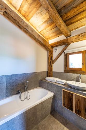wanderful life montblanc refuge haut de gamme adults only