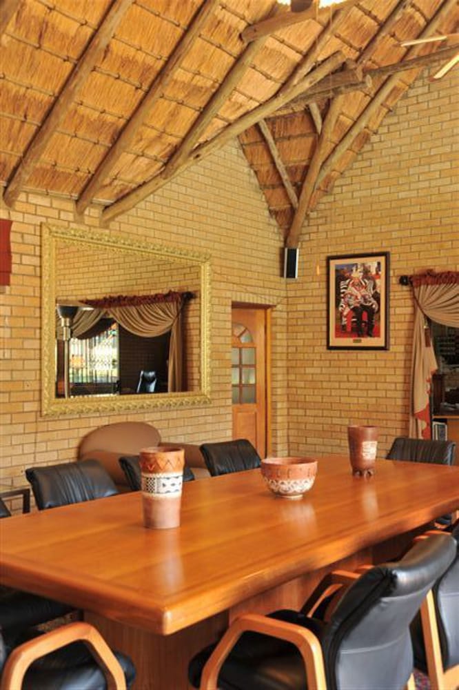 hoyohoyo chartwell lodge