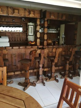 hoyohoyo chartwell lodge