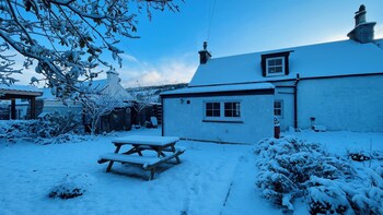 traditional highland cottage near loch ness sleeps 6