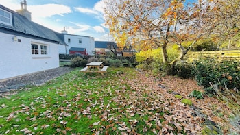 traditional highland cottage near loch ness sleeps 6