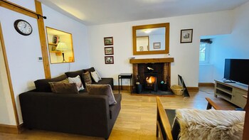 traditional highland cottage near loch ness sleeps 6