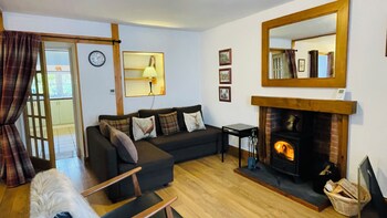 traditional highland cottage near loch ness sleeps 6