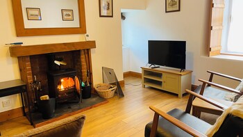 traditional highland cottage near loch ness sleeps 6