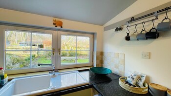 traditional highland cottage near loch ness sleeps 6