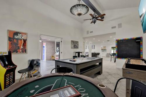 whitewater river house game room firepit walking distance to whitewater amphitheater