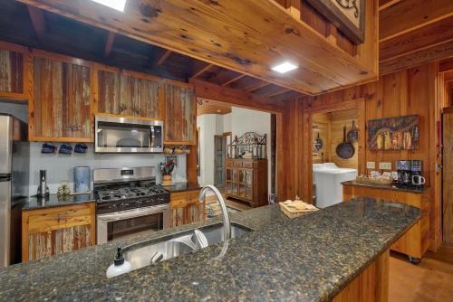 the willows casa grande sundown suite sleeps 13 close to main st