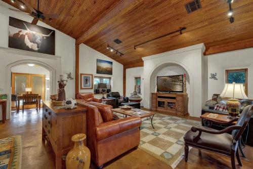 the willows casa grande sundown suite sleeps 13 close to main st