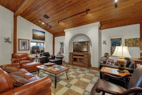 the willows casa grande sundown suite sleeps 13 close to main st