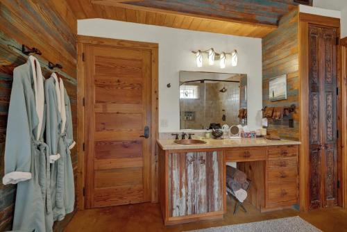 the willows casa grande sundown suite sleeps 13 close to main st
