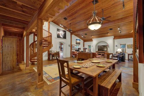 the willows casa grande sundown suite sleeps 13 close to main st