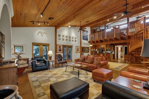 the willows casa grande sundown suite sleeps 13 close to main st