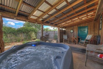 nandina cottage hot tub four minutes to marktplatz