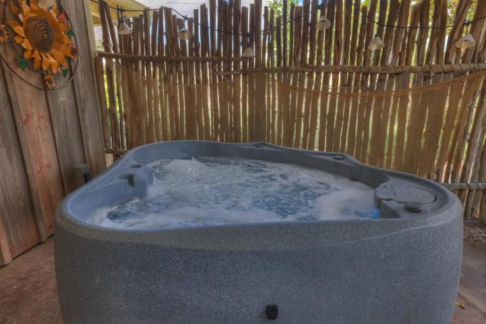 nandina cottage hot tub four minutes to marktplatz